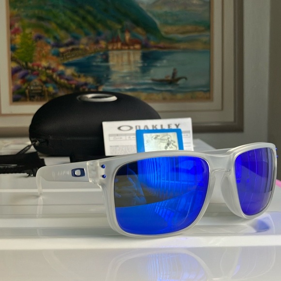 Holbrook Oakley (Low Bridge Fit) Lunar Year Collection Frosted frame. - Picture 4 of 9